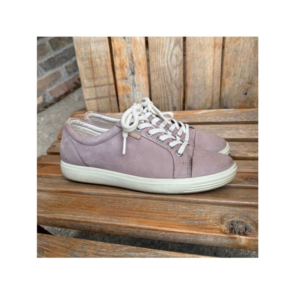 ECCO Pink Leather Sneakers Women’s size 8.5 Wide